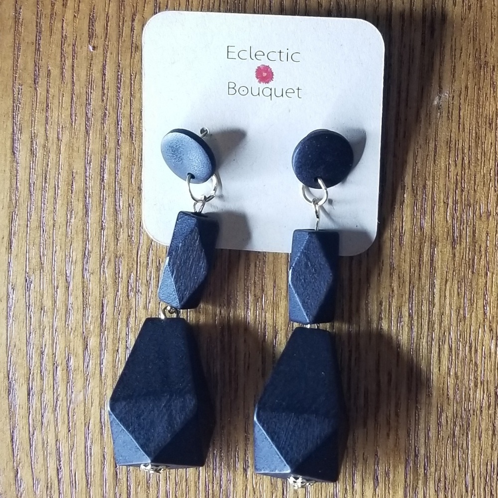 BLACK WOOD GEOMETRIC EARRINGS